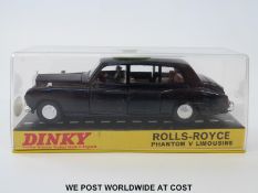 Dinky Toys diecast model Rolls-Royce Phantom V Limousine, 152, with navy blue body, beige interior,