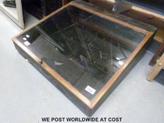 Table top display cabinet (W63 D58 H20)