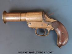 Wolseley No 1 Mark III flare gun or Very/signal pistol marked Woseley 1917 and with multiple proof