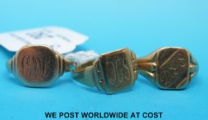 Three 9ct gold signet rings (14.