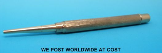 A yellow metal propelling pencil marked 9ct gold