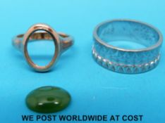 A 9ct gold ring and a 9ct white gold band