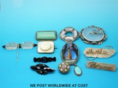 A collection of brooches to include silver set with butterfly wing, agate, silver with turquoise,