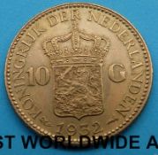 A Willhelmina 1932 Dutch 10g gold coin F+ - VF