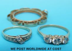 A 9ct gold ring set with diamonds,