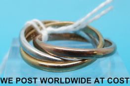 A 9ct gold Russian style wedding band/puzzle ring (4.