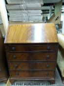 A small reproduction bureau (width 75cm, depth 47cm, height 97.