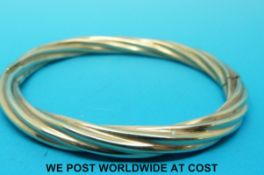 A 9ct gold bangle in a twisted design (16.