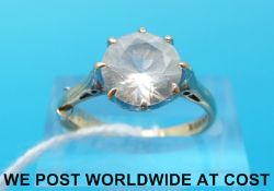 A 9ct gold ring set with a glass solitaire (size O)
