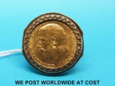 A 9ct gold ring set with a 1913 gold full sovereign (12.