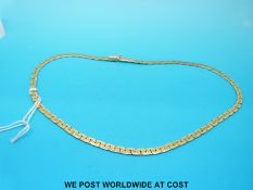 A 9ct gold necklace made up of flat links (17.