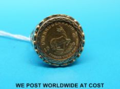 A 9ct gold ring set with a 1985 1/10 oz Krugerrand (7.