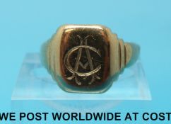 A yellow metal signet ring marked 9ct (5.