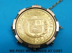 A 9ct gold brooch set with a 1906 Peruvian Lima coin (11.