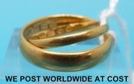 Two 22ct gold wedding bands (8g)