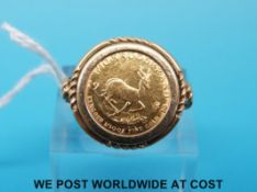 A 9ct gold ring set with a 1/10 krugerrand (6.