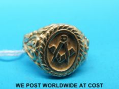 A 9ct gold Masonic ring (8.