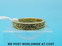 An 18ct gold ring set with diamonds by Stephen Webster (size L)