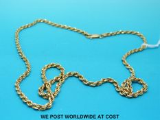 A 14ct gold necklace in knotted design (15.