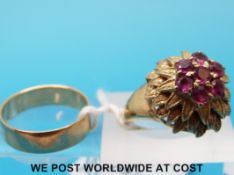 A 9ct gold wedding band and a 9ct gold ring set with a cluster of rubies (11.