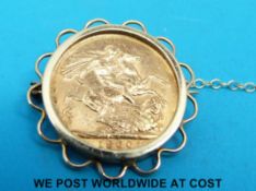 A 9ct gold brooch set with a 1900 gold full sovereign (10.