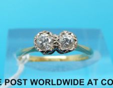 An 18ct gold ring set with two round brilliant cut diamonds measuring approx 0.