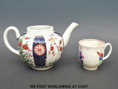 A first period Worcester coffee can with chinoiserie decoration and a Worcester teapot