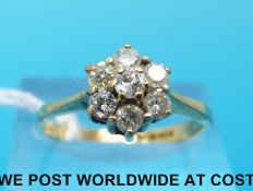 An 18ct gold ring set with seven diamonds in a cluster (size P)