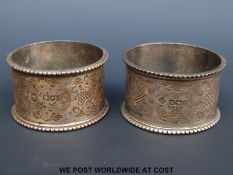A pair of hallmarked silver napkin rings (62g)