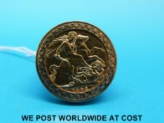A 9ct gold ring set with a 1982 gold full sovereign (15.