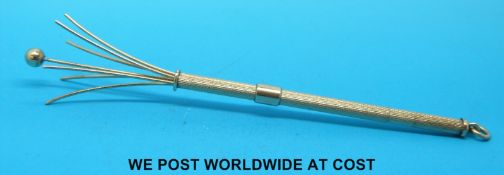 A 9ct gold cocktail stirrer / swizzle stick