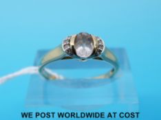A 9ct gold ring set with a quartz (size N)