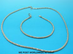 A bi-coloured 9ct gold necklace and matching bracelet (14g)