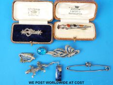 A collection of brooches to include hallmarked silver set with agate in the form of a thistle by