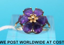A 9ct gold ring set with amethyst in the form of a flower (size O)