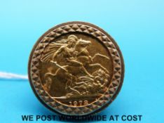 A 9ct gold ring set with a 1978 gold full sovereign (13.