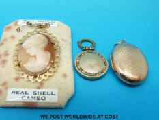 A 9ct gold locket,