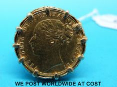 A 9ct gold ring set with an 1876 gold full sovereign (14.