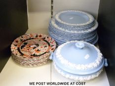 A quantity of Wedgwood Queensware dinnerware