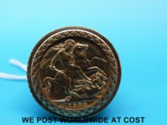 A 9ct gold ring set with a 1982 gold full sovereign (14.
