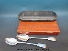 A cased fish server set,