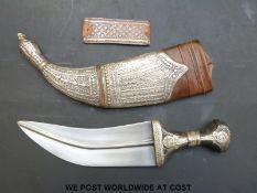 A Middle Eastern jambiya dagger with an inlaid horn handle,