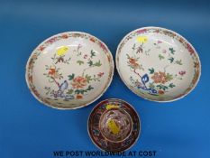 A pair of 18thC Chinese sauce dishes decorated with chrysanthemums together with an 18thC clobbered