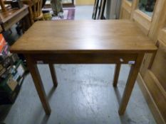 A small pine table (L84 x D52 x H77cm)