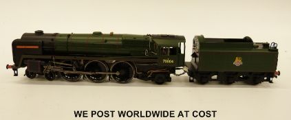 Hornby 00 gauge BR4-6-2 Britannia Class 7MT 'William Shakespeare' locomotive Golden Arrow limited
