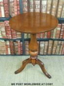 A mahogany circular table (diameter 52 x H74cm)