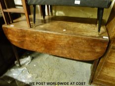 A 19thC mahogany Pembroke table (H71 x L113 x W106 extended)