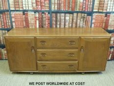 A retro Ercol light elm sideboard (W156 x H68 x D44cm)