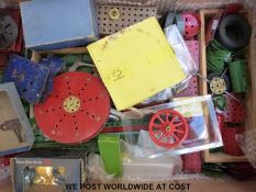 A quantity of Mecanno and mainly red and green Mecanno including gears,