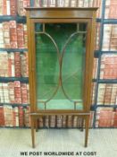 An Edwardian line inlaid glazed display cabinet (W61 x H138 x D33cm)